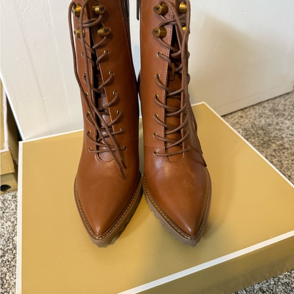 Brand NEW Michael Kors Kyle Brown Lace-Up Ankle Bootie - Picture 2 of 6